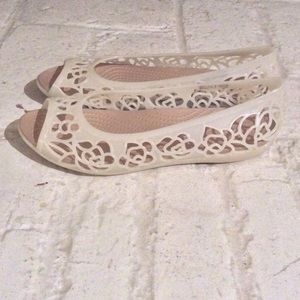 Ivory/Cream Crocs 6W